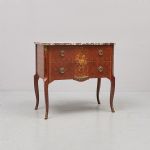 1202 3184 CHEST OF DRAWERS